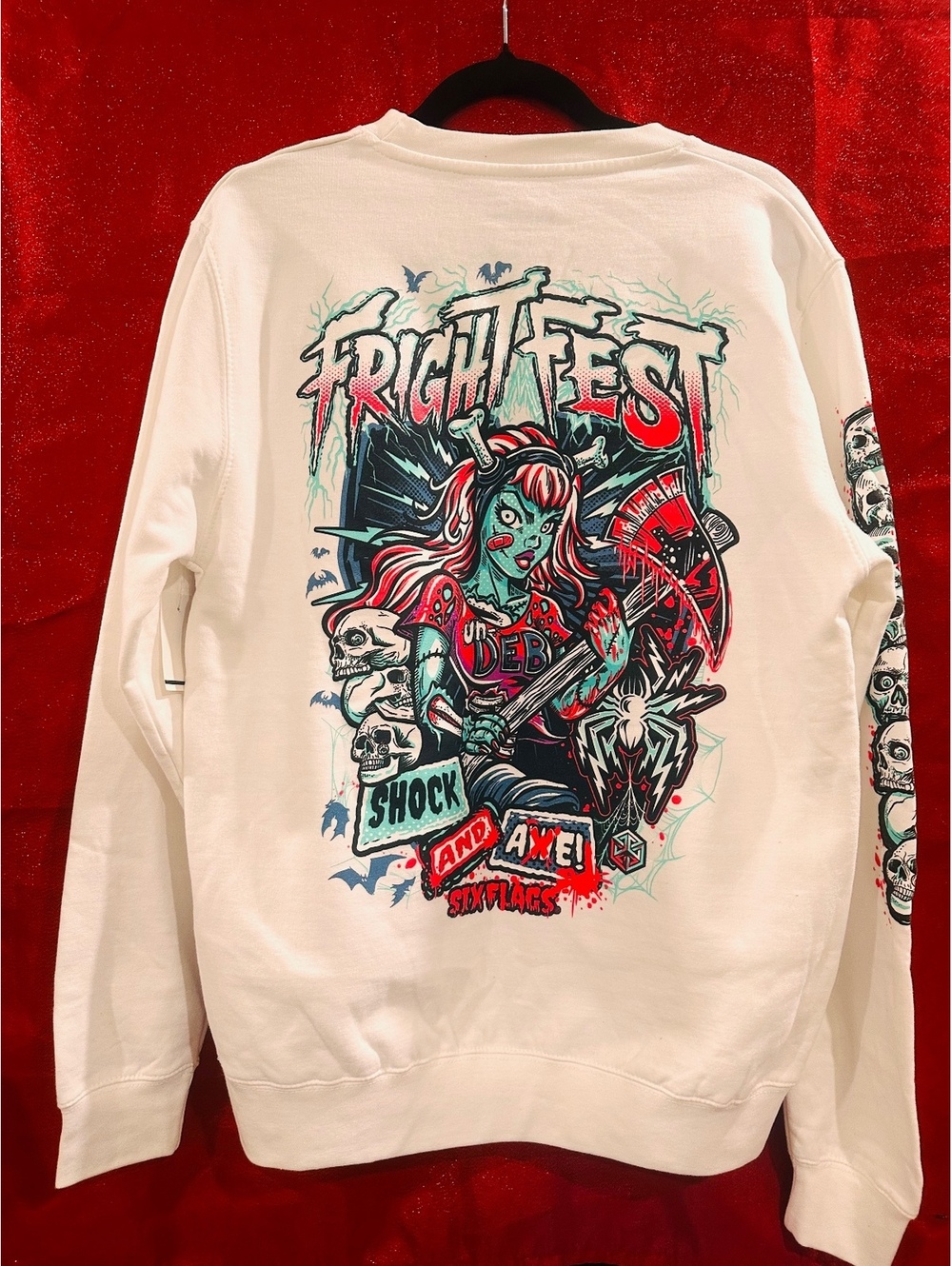 Six Flags Fright Fest Size M, White Graphic sweatshirt